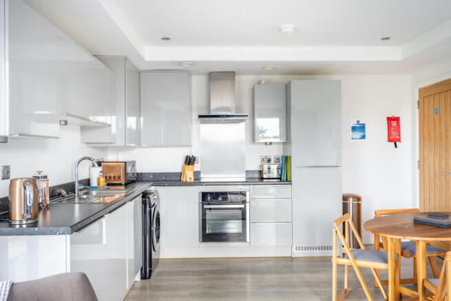 2 bed Apartment for sale Image 6