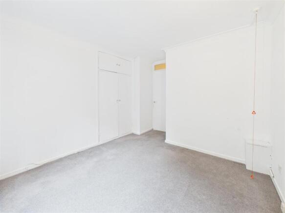 1 bed Apartment to rent Image 10