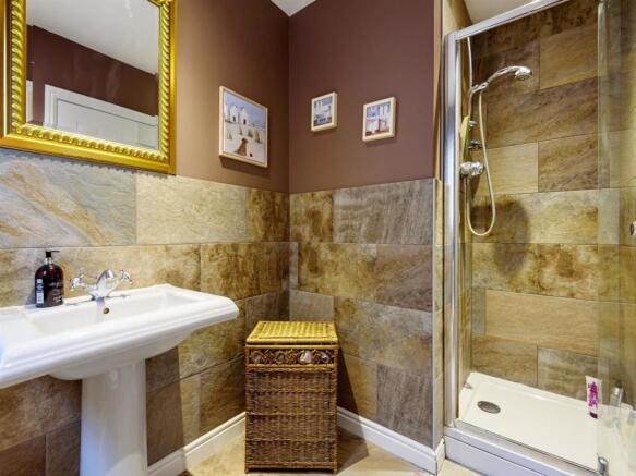 En-suite to master bedroom.jpg