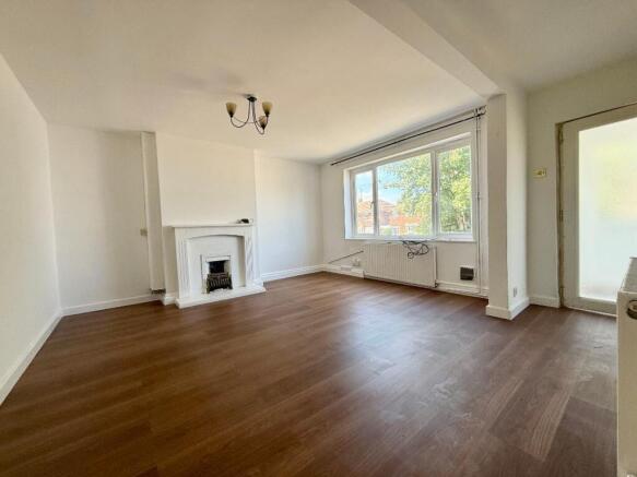 4-bed semi-detached on Mendip Way, Luton, LU3, £375,000