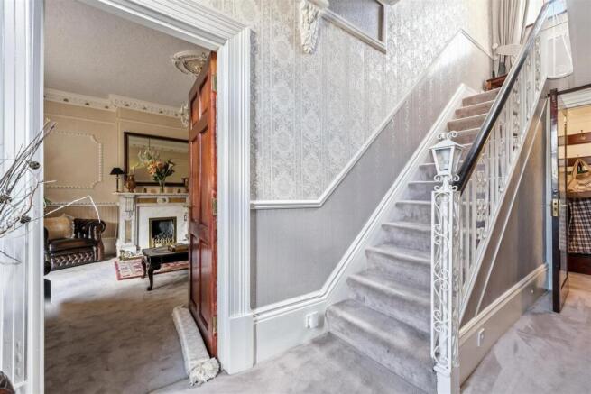 6 bed Semi-Detached for sale Image 4