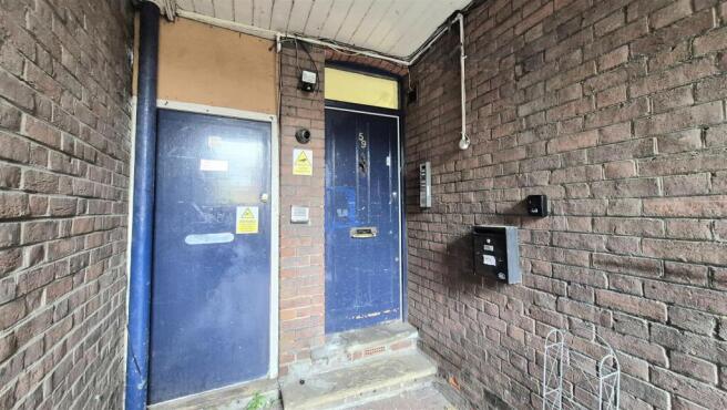 COMMUNAL ENTRANCE