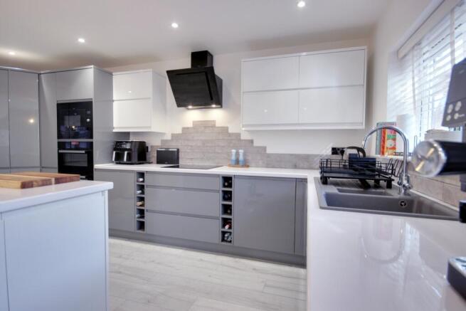 3 bed Terraced for sale Image 11