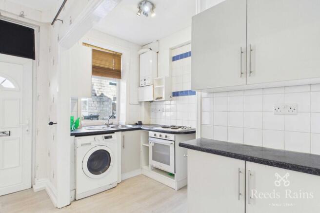 2 bed Terraced to rent Image 6