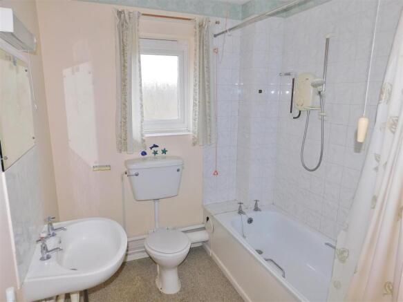 BATHROOM.JPG