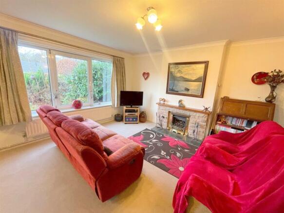 Lounge/Dining Room