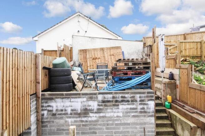 REAR GARDEN (Phot...