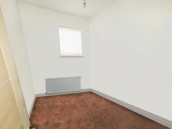 60 highroyd bedroom 4.jpg