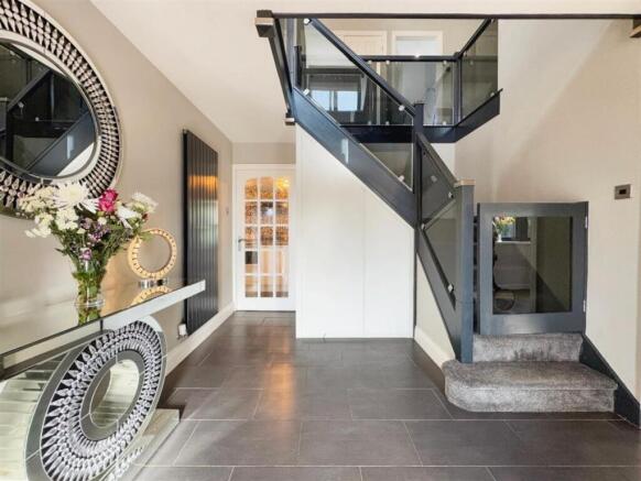 5 bed Detached for sale Image 5