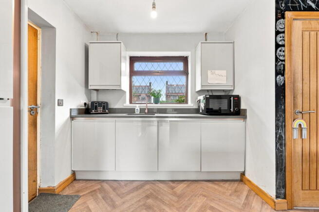 3 bed Semi-Detached for sale Image 6