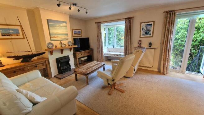 Sitting Room / Dining Room