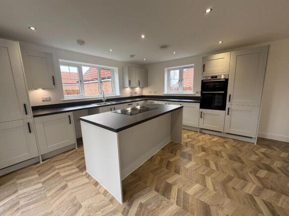 4 bed Detached for sale Image 5