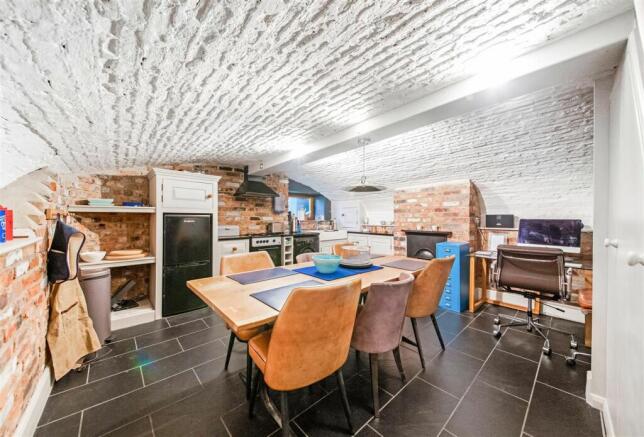 OPEN-PLAN DINING KITCHEN