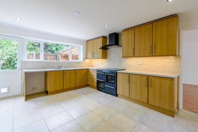 8469240-interior06.jpg