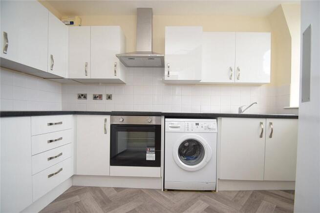 2 bed Apartment to rent Image 5