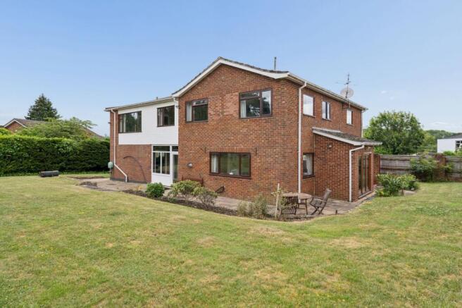 Highclere Drive, Hemel Hempstead, HP3 photo 4