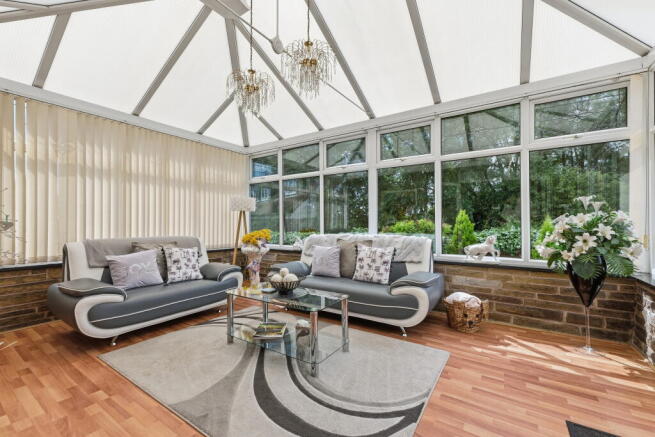 4 bed Bungalow for sale Image 12