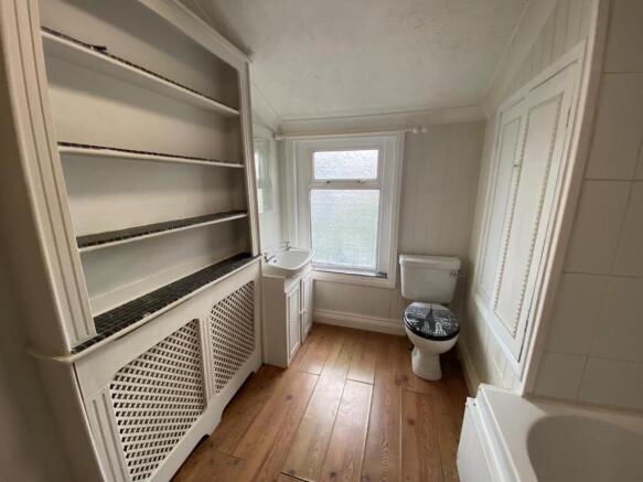 15 Bell Street - bathroom 4.jpg