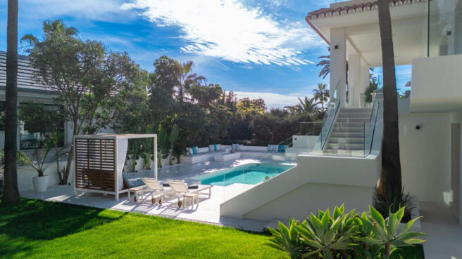 Garden and swimming pool