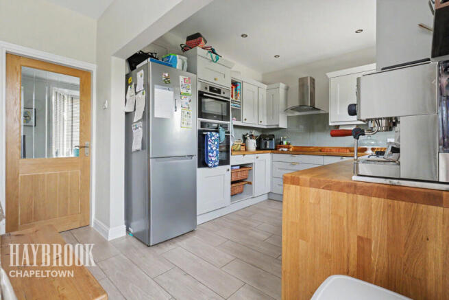 4 bed Detached for sale Image 7