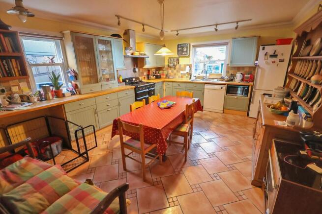 KITCHEN / BREAKFAST ROOM