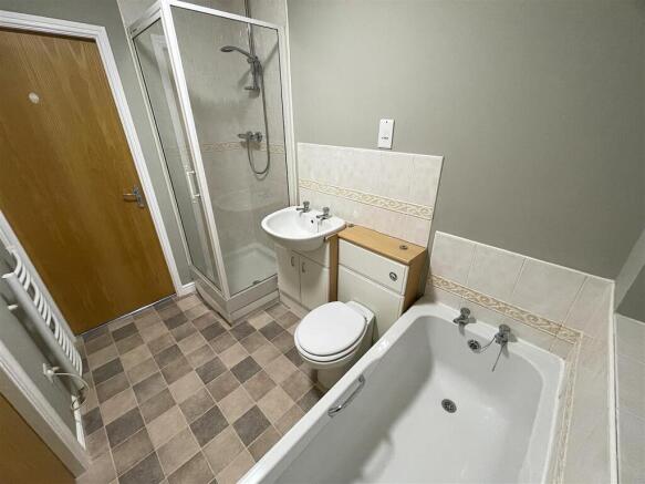 2 bed Apartment for sale Image 12
