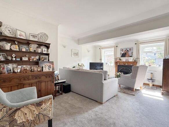 2 bed Flat for sale Image 5