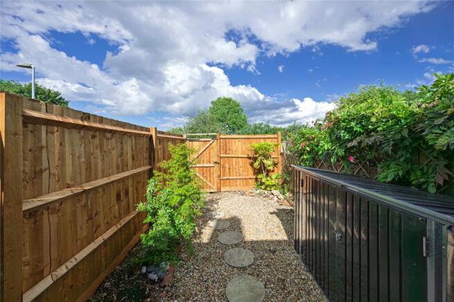 Luton Road, Toddington, Bedfordshire, LU5 photo 4