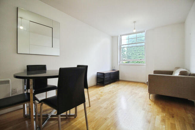 Lounge 1.JPG