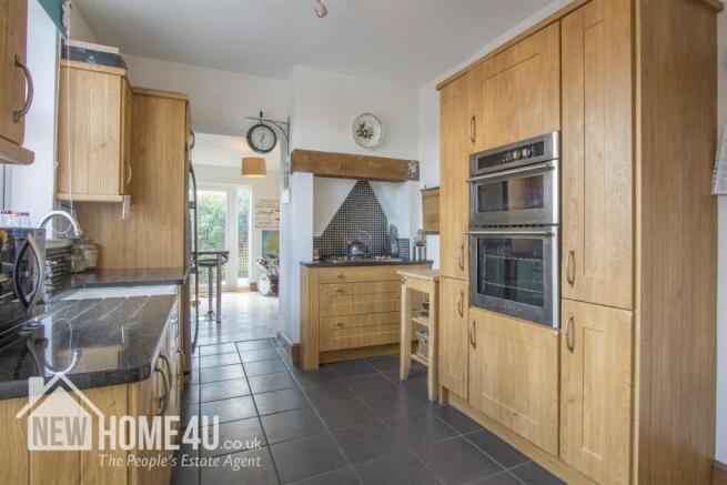KITCHEN/BREAKFAST ROOM
