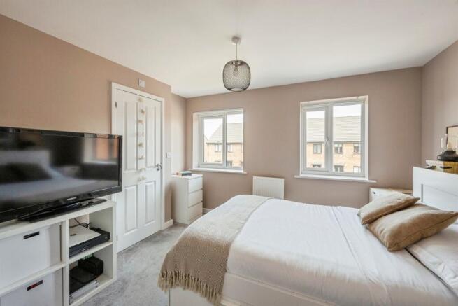 3 bed Semi-Detached for sale Image 7