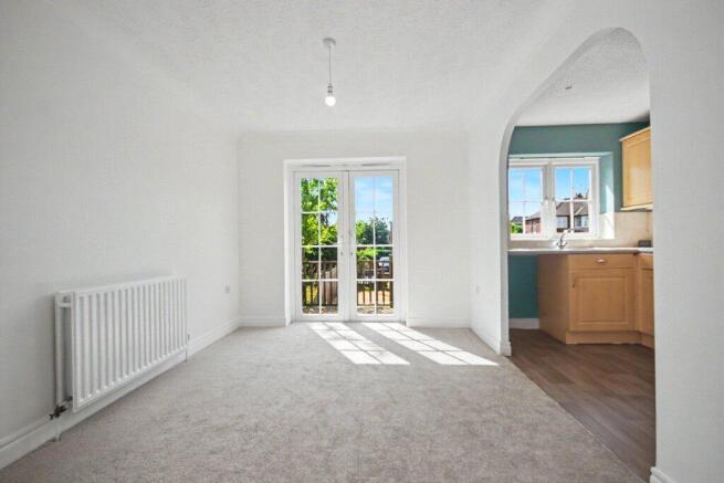 3 bed Town House for sale Image 4