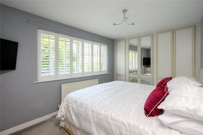 5 bed Detached for sale Image 10