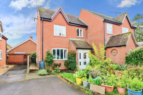 8, Carpenters Close, Holybourne, Alton GU34 4HG