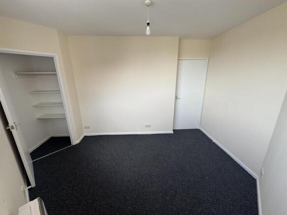 Bedroom 1 (2/2)