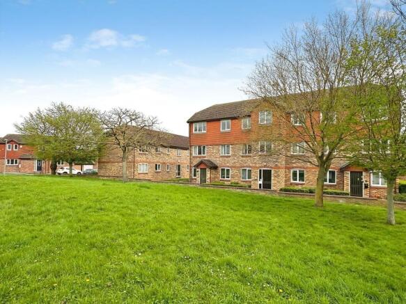 2-bed flat on Ramshaw Drive, Chelmsford, CM2, £220,000