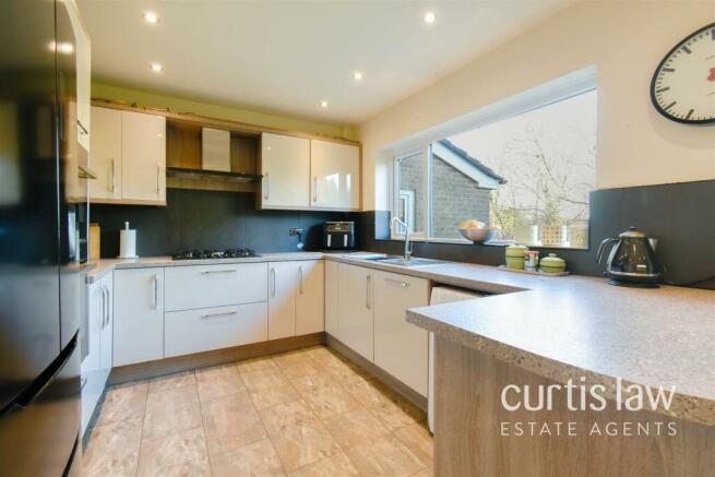 Kitchen/ Dining Room