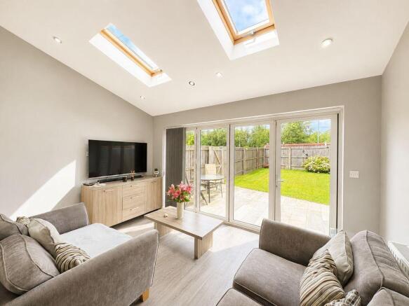 Coulson Close, Burntwood, WS7 1ZY photo 4