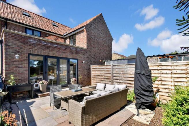4 bed Detached for sale Image 11