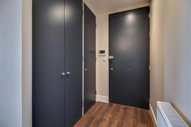 2 bed Flat for sale Image 8
