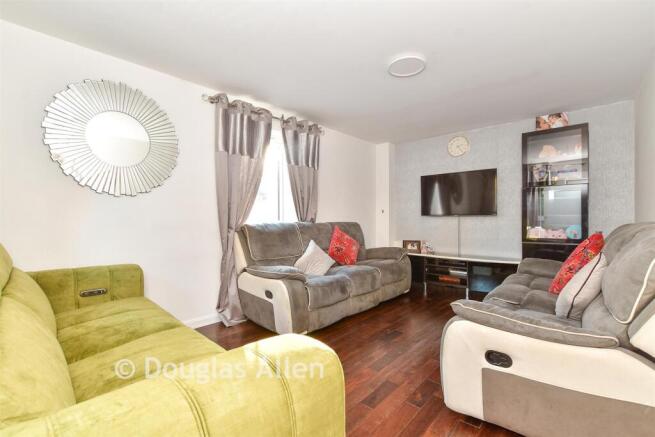 Broadhurst Place, Basildon, Essex photo 4