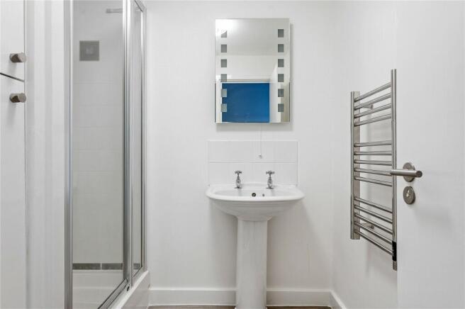Family Bathroom 1