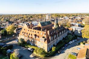 Flat 28, The Priory, Syresham Gardens, Haywards Heath RH16 3XB