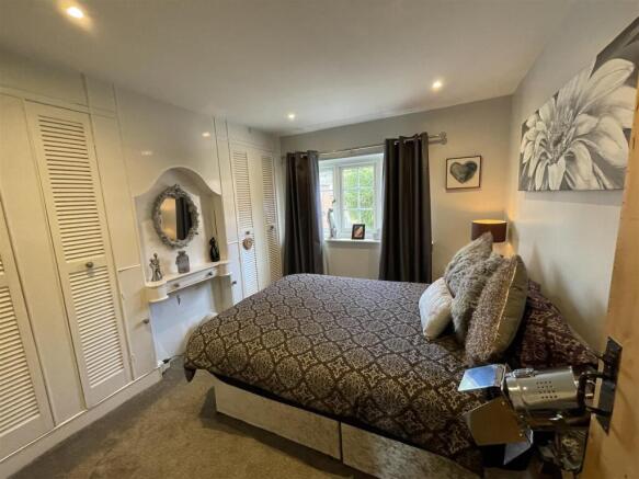 26 chalk hill bedroom 1.JPG