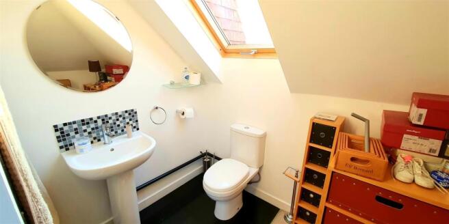 CLOAKROOM AREA: