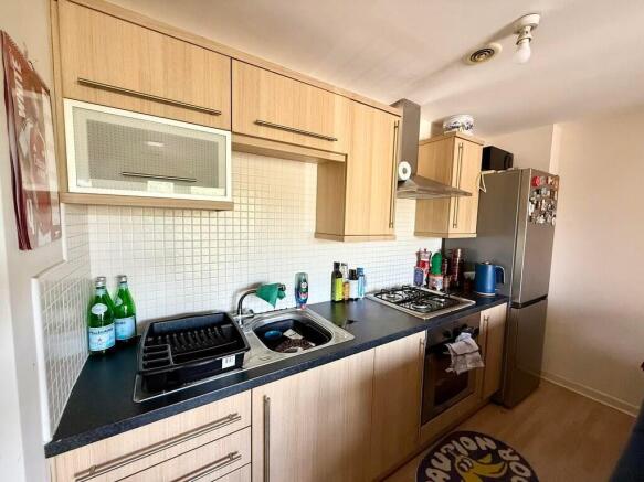 2 bed Flat for sale Image 4