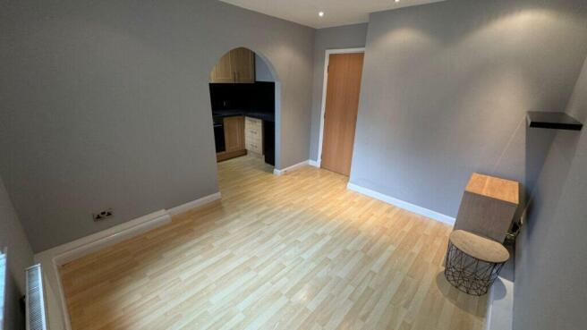 2 bed Apartment to rent Image 4