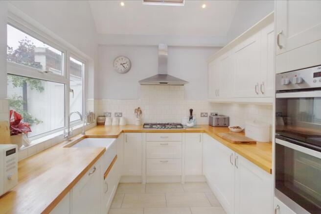 FITTED KITCHEN