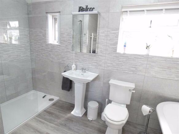 MODERN BATHROOM