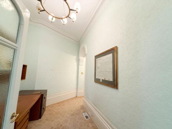 5 bed Semi-Detached for sale Image 5